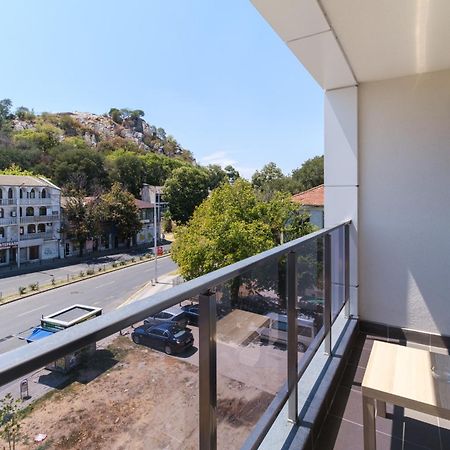 Modern 1-Bedroom Apartment With Free Parking Plovdiv Bagian luar foto