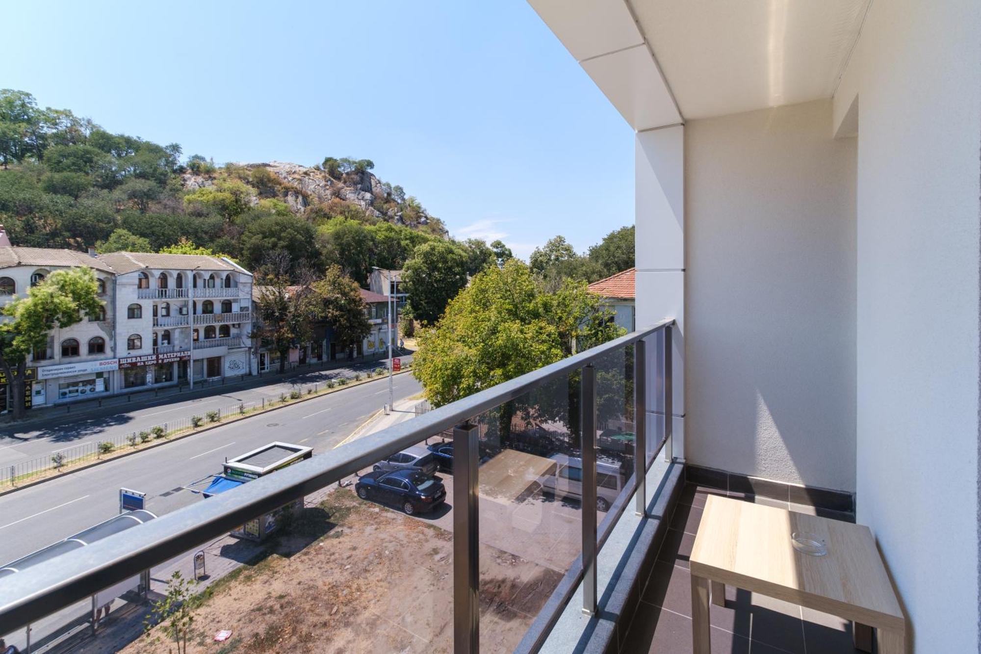 Modern 1-Bedroom Apartment With Free Parking Plovdiv Bagian luar foto