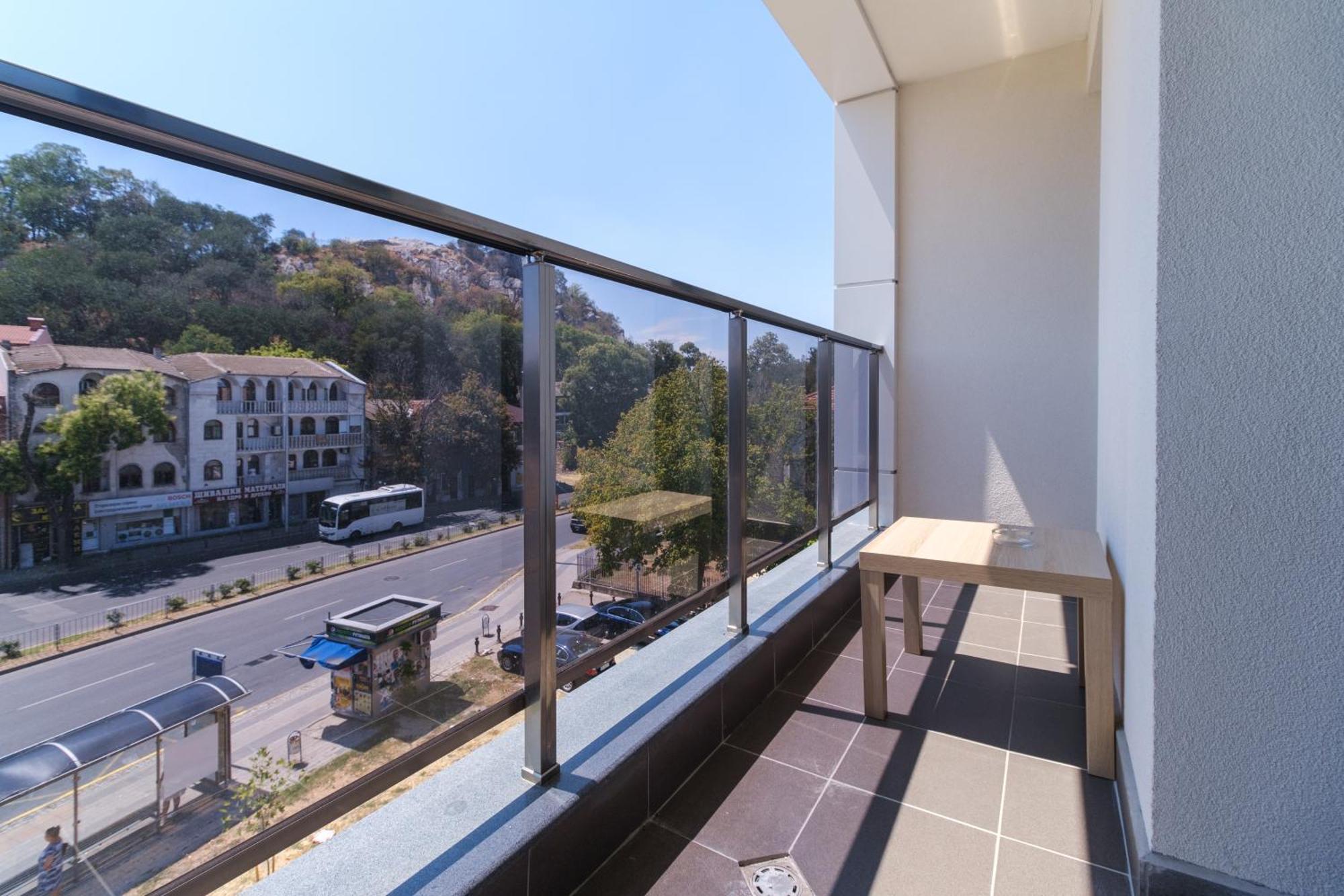 Modern 1-Bedroom Apartment With Free Parking Plovdiv Bagian luar foto