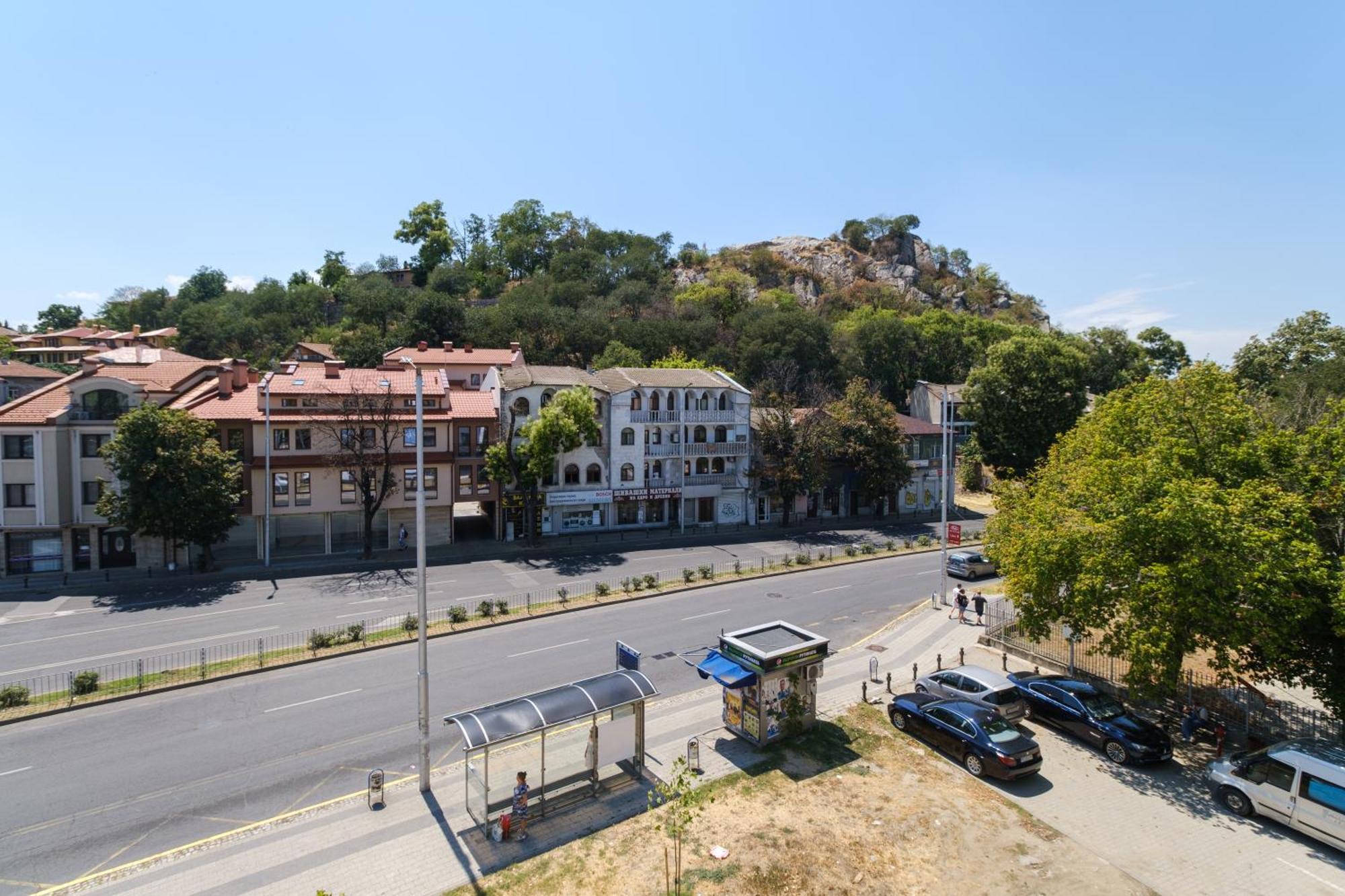 Modern 1-Bedroom Apartment With Free Parking Plovdiv Bagian luar foto