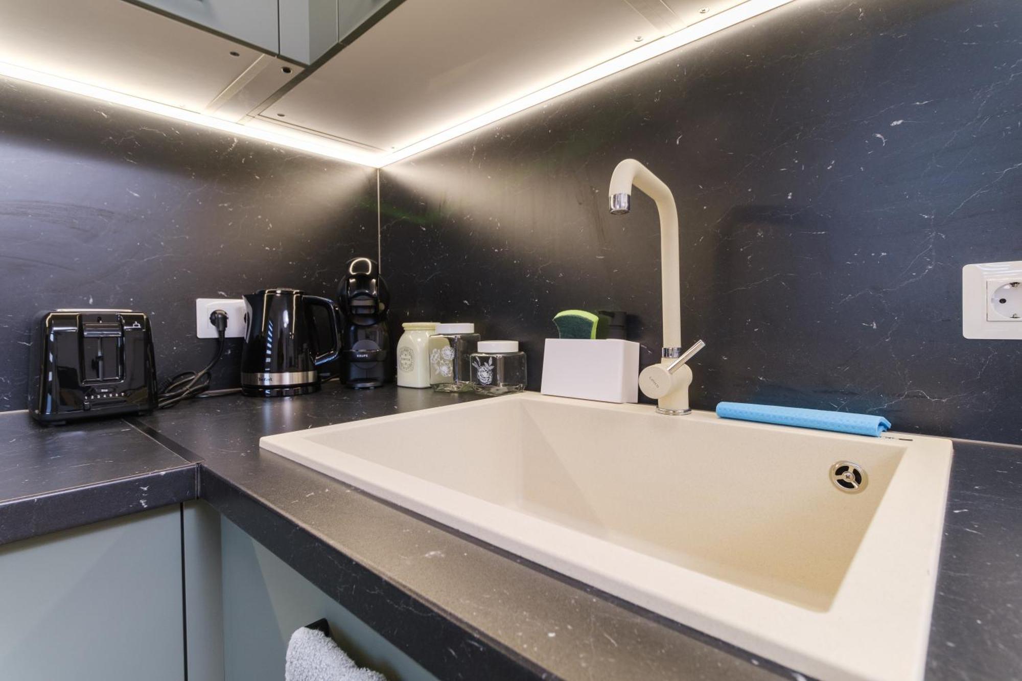 Modern 1-Bedroom Apartment With Free Parking Plovdiv Bagian luar foto
