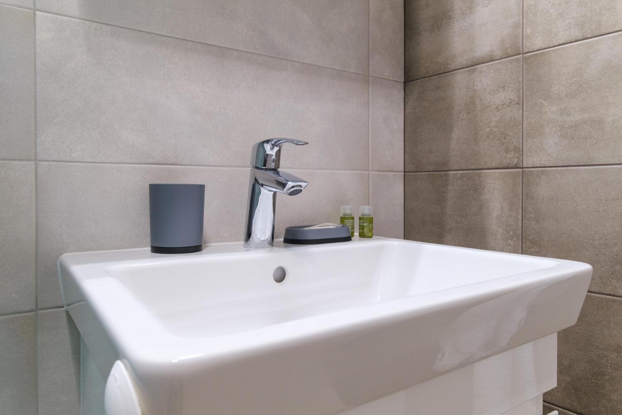 Modern 1-Bedroom Apartment With Free Parking Plovdiv Bagian luar foto