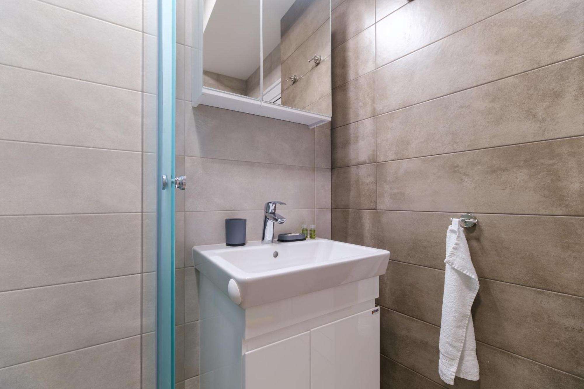 Modern 1-Bedroom Apartment With Free Parking Plovdiv Bagian luar foto